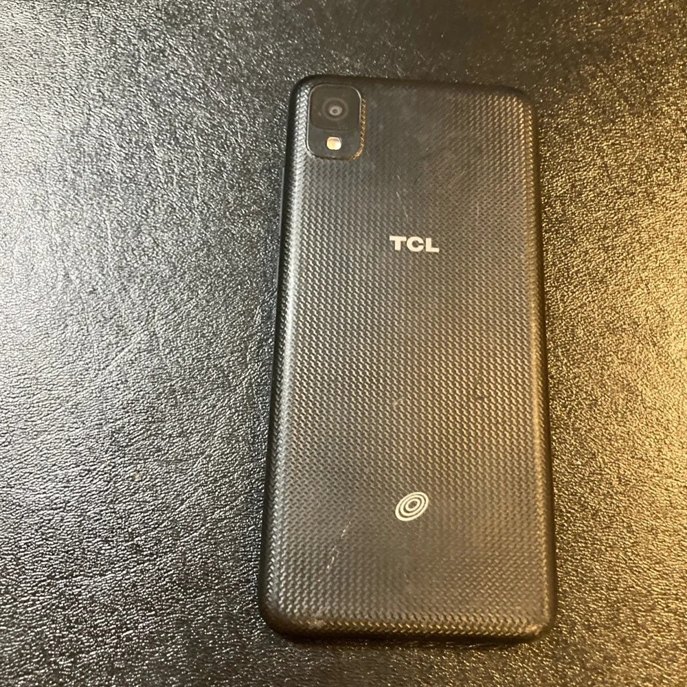 Track phone TCL Smartphone with Black Display